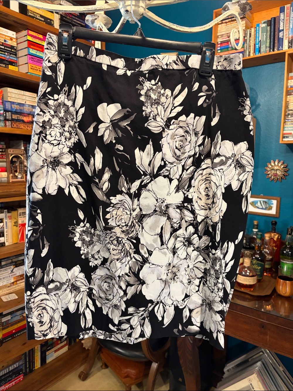 White House Black Market Black and White Floral Pencil Skirt